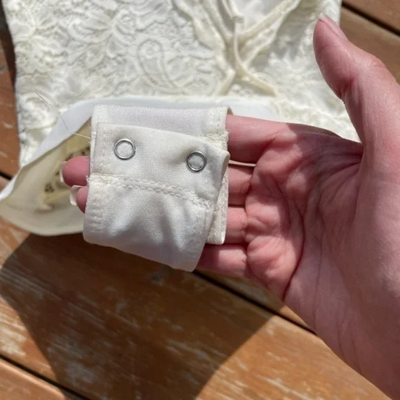 Dynamite Creme Lace Bodysuit - Picture 10 of 11